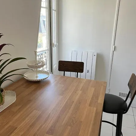 Superb With Eiffel Tower View * פריז