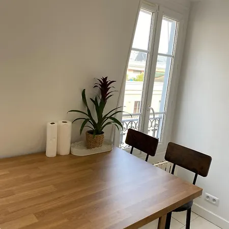 Superb With Eiffel Tower View * París