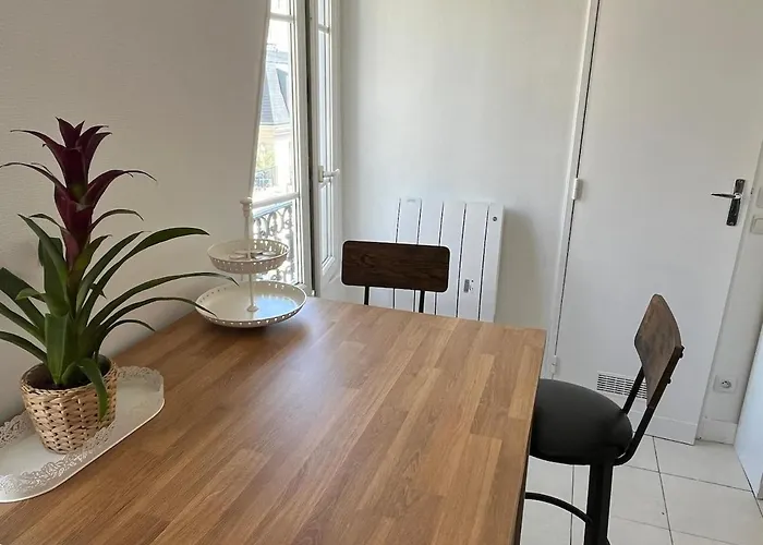 Superb With Eiffel Tower View * Párizs