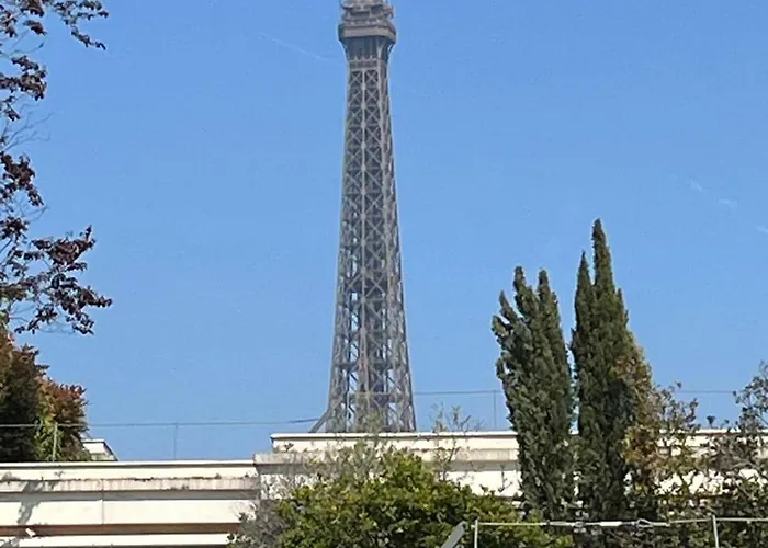 Superb With Eiffel Tower View Apartman *