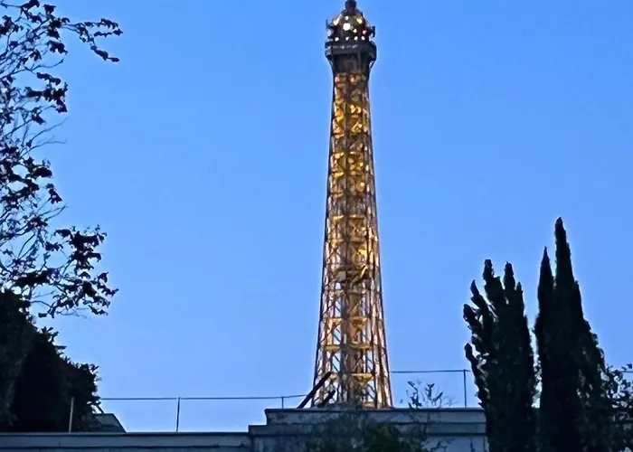 Superb With Eiffel Tower View Apartman *